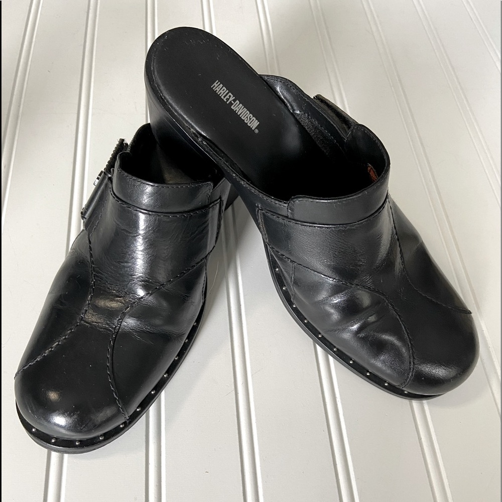 Harley-Davidson ladies 6.5 black leather clogs with stud detailing.